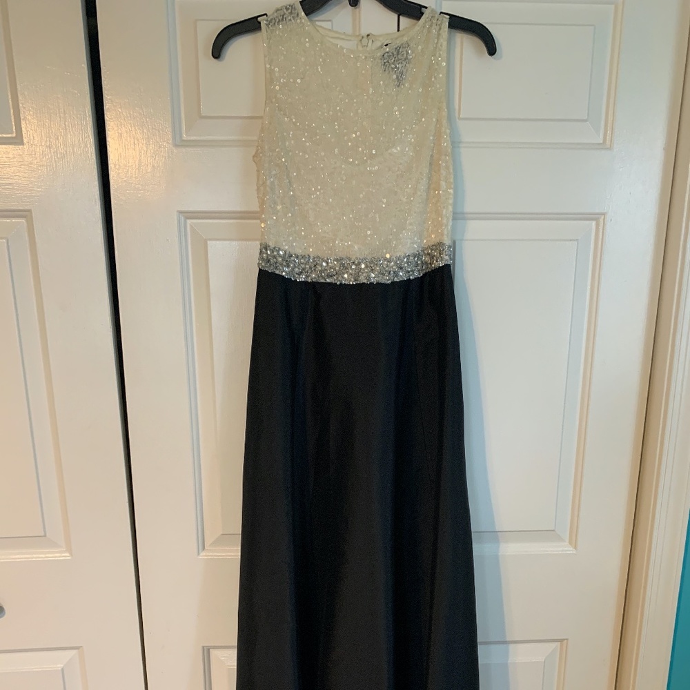 Adriana Papel size 2 Prom Dress